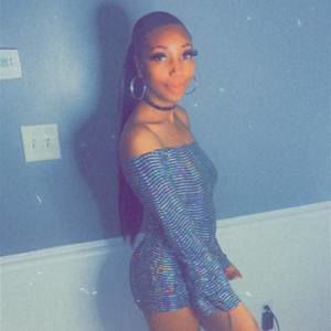 Meet your Posher, Lauraa